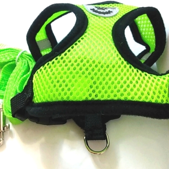 SMALL DOG HARNESS VEST WITH LEASH SET LIME GREEN & BLACK SIZE SMALL NWT - Picture 3 of 6